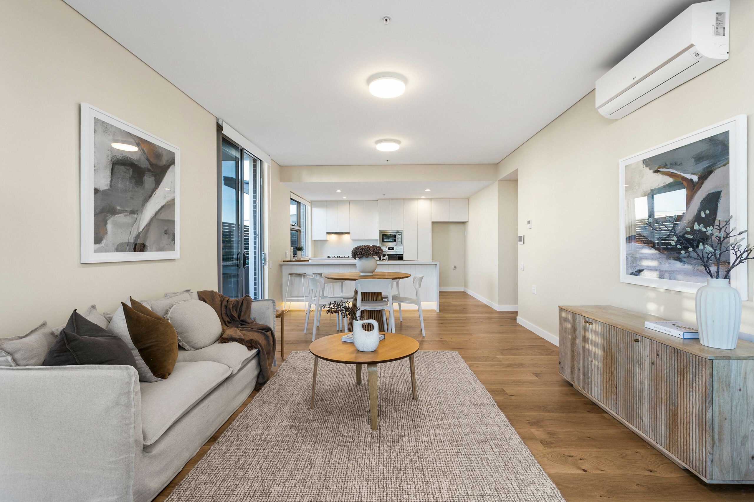 Spinnaker Apartment - Living Room